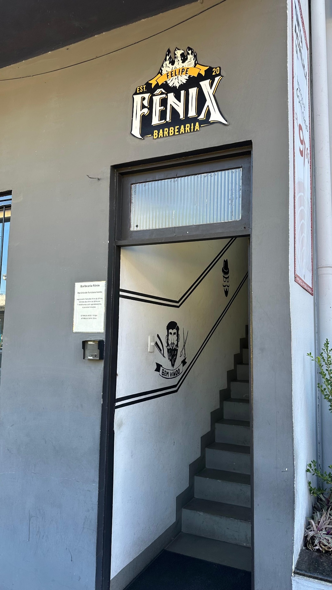Entrada da Fênix Barbearia