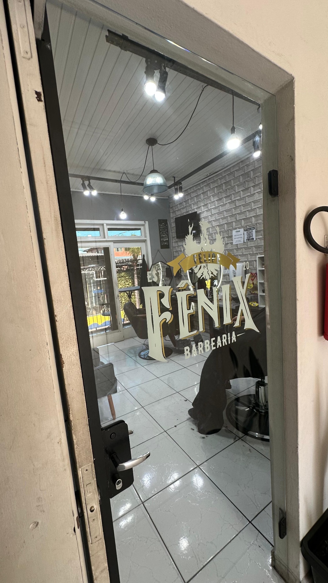Ambiente interno da Fênix Barbearia